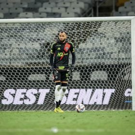 Adequa&ccedil;&atilde;o na regra do futebol. Ser&aacute; o fim da &ldquo;cera&rdquo; dos goleiro?