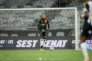 Adequa&ccedil;&atilde;o na regra do futebol. Ser&aacute; o fim da &ldquo;cera&rdquo; dos goleiro?