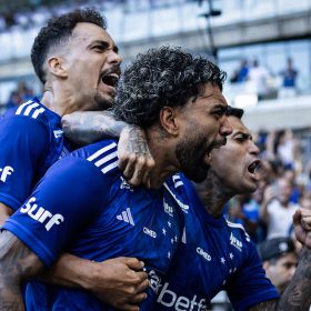 Cruzeiro estreia no brasileir&atilde;o pensando no topo da tabela. Cruzeiro x Mirassol. A Minas FM transmite.