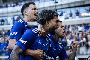 Cruzeiro estreia no brasileir&atilde;o pensando no topo da tabela. Cruzeiro x Mirassol. A Minas FM transmite.