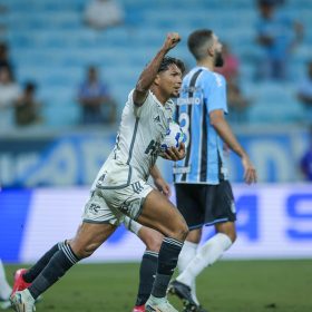 &ldquo;Quem n&atilde;o faz, leva&rdquo;. Atl&eacute;tico tem que corrigir r&aacute;pido as falhas na estreia do brasileir&atilde;o.