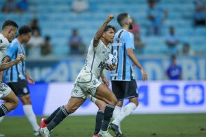 &ldquo;Quem n&atilde;o faz, leva&rdquo;. Atl&eacute;tico tem que corrigir r&aacute;pido as falhas na estreia do brasileir&atilde;o.