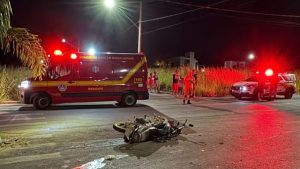 Acidente entre duas motos termina com homem morto e jovem preso