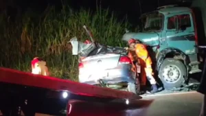 V&Iacute;DEO: Quatro pessoas da mesma fam&iacute;lia morrem em acidente entre Candeias e Campo Belo