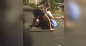 V&Iacute;DEOS: Discuss&atilde;o no estacionamento de shopping termina em briga generalizada