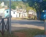Vídeo: Maquinista aciona freio de emergência após mulher parar sobre trilhos, em Formiga