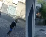 Vídeo: Dupla ateia fogo na porta de residência de Divinópolis e coloca família em risco
