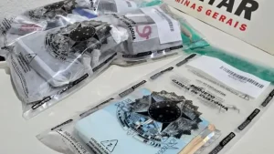 Arcos: PM apreende tabletes, cigarros de maconha e caderno de anota&ccedil;&otilde;es do tr&aacute;fico