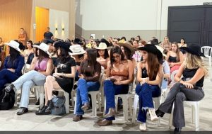 Candidatas a Rainha e Princesas da Divinaexpo participam da primeira reuni&atilde;o de prepara&ccedil;&atilde;o