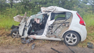 Pneu furado resulta em morte de homem em acidente entre carro e caminh&atilde;o, na BR-354, em Formiga