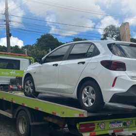 Carro furtado &eacute; localizado em Ita&uacute;na