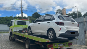 Carro furtado &eacute; localizado em Ita&uacute;na