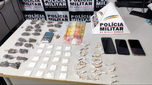 Cl&aacute;udio: PM prende pai e filho com 112 pedras de crack e dinheiro