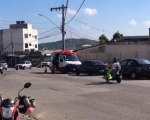 Acidente entre moto e carro deixa condutoras feridas, no Santa Rosa, em Divinópolis