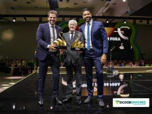 Sicoob Divicred &eacute; premiado em Bras&iacute;lia pela CNV 2024, durante o Vende Sicoob