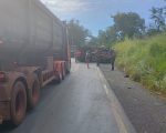 Acidente envolvendo quatro veículos interdita BR-354 em Arcos