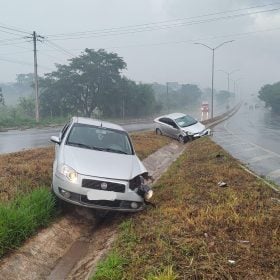 Colis&atilde;o na MG-260 em Cl&aacute;udio deixa um ferido