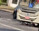 BH: moto fica presa em ônibus após acidente na avenida Amazonas e garupa fica ferida