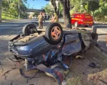 Capotamento deixa passageiro morto e motorista ferido na avenida Carlos Luz, em BH