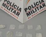 Criança confunde cocaína com doce, leva pra escola e 20 colegas vão pro hospital em MG