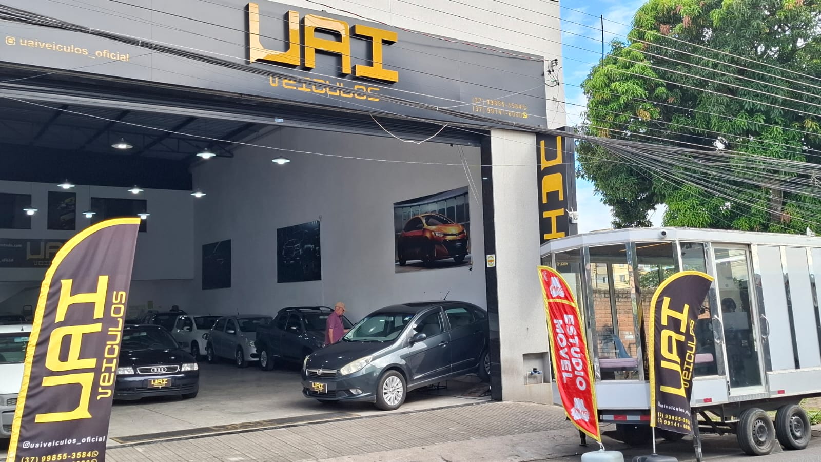 Est&uacute;dio M&oacute;vel da Minas FM est&aacute; na loja Uai ve&iacute;culos