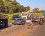 Grande BH: acidente grave deixa pessoa presa às ferragens na BR-381