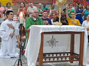 Rebanhão de Carnaval atrai fiéis no Poliesportivo Fábio Botelho Notini, em Divinópolis