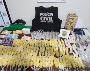 Mais de mil pinos de coca&iacute;na e outras drogas foram apreendidas em Opera&ccedil;&atilde;o da PCMG em Nova Serrana
