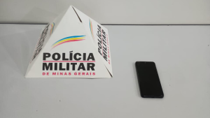 Homem &eacute; preso por recepta&ccedil;&atilde;o de celular furtado, em Nova Serrana