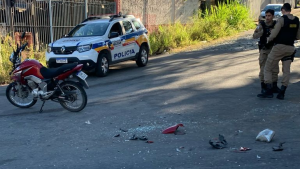 Motociclista fica ferido em acidente com carro, no bairro Interlagos, em Divin&oacute;polis
