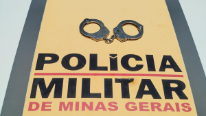 Falsidade ideol&oacute;gica e furto: motorista &eacute; abordado e preso em opera&ccedil;&atilde;o da pol&iacute;cia, na BR-494, em Divin&oacute;polis