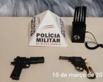 Três homens são presos com arma, réplica e carro roubado em Contagem