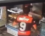 VÍDEO: homem é preso após jogar café quente na cara de atendente de padaria em MG