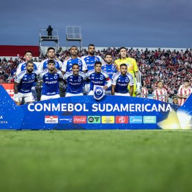 Cruzeiro perde, decepciona e volta a preocupar a torcida.