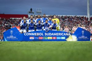 Cruzeiro perde, decepciona e volta a preocupar a torcida.