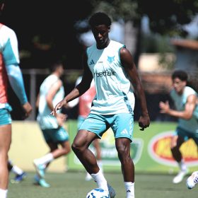Leonardo Jardim espera contar com o retorno de Jonathan Jesus.
