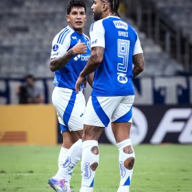 “Quem cô sô, ondi eu tô, prom cô vô”?? Cruzeiro vive sua pior “crise de identidade” desde 2020.