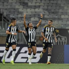 Em ritmo de jogo-treino, Atl&eacute;tico vence na Sul-Americana e assume lideran&ccedil;a do grupo.