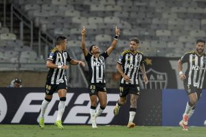 Em ritmo de jogo-treino, Atl&eacute;tico vence na Sul-Americana e assume lideran&ccedil;a do grupo.