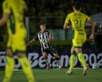 Atlético tem falhas defensivas coletivas e segunda vitória escapa nos minutos finais.