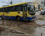 Equipes da Defesa Civil e Settrans acompanham ocorrências registradas nesta segunda-feira (14/4)