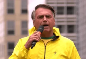 Bolsonaro passa mal e &eacute; internado &agrave;s pressas no Rio Grande do Norte