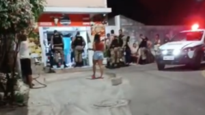 V&Iacute;DEO: Homem &eacute; morto a tiros no Centro de Leandro Ferreira