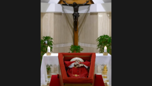 Papa Francisco come&ccedil;a a ser velado no Vaticano; funeral vai durar 9 dias