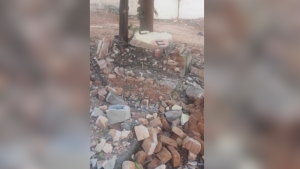 Vídeo: Entulho de demolição ocupa passeio e atrapalha pedestres em Divinópolis