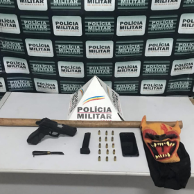 Onça de Pitangui: Motorista bêbado é preso por desobediência e porte ilegal de arma de fogo