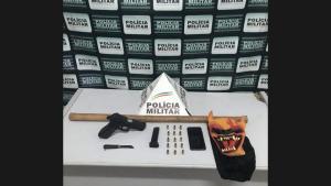 On&ccedil;a de Pitangui: Motorista b&ecirc;bado &eacute; preso por desobedi&ecirc;ncia e porte ilegal de arma de fogo