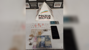 Mulher que traficava drogas pr&oacute;ximo &agrave; escola &eacute; presa, em Cl&aacute;udio