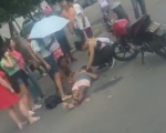 Acidente envolvendo dois carros e uma moto deixa pessoa ferida, na Avenida Paraná, em Divinópolis