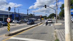 Avenida Autorama recebe novo sem&aacute;foro pr&oacute;ximo aos supermercados: veja mudan&ccedil;as